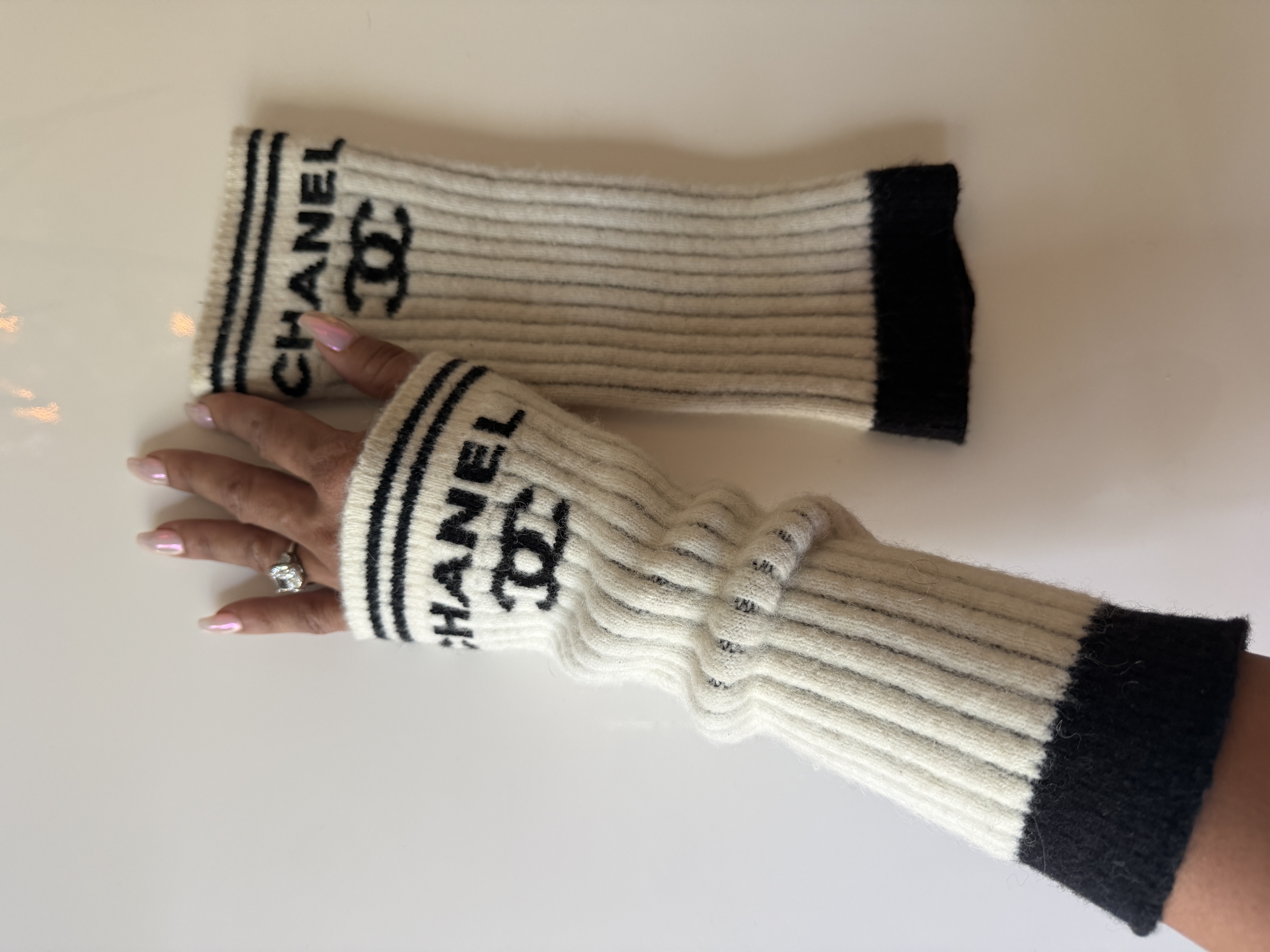 Chanel fingerless knit gloves